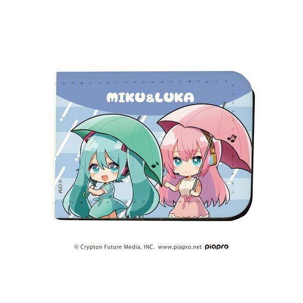 グッズ ピアプロキャラクターズ レザーフセンブック 04 梅雨ver 初音ミク 巡音ルカ ミニキャラ 21年7月出荷予定分 A3 キャラアニ Com